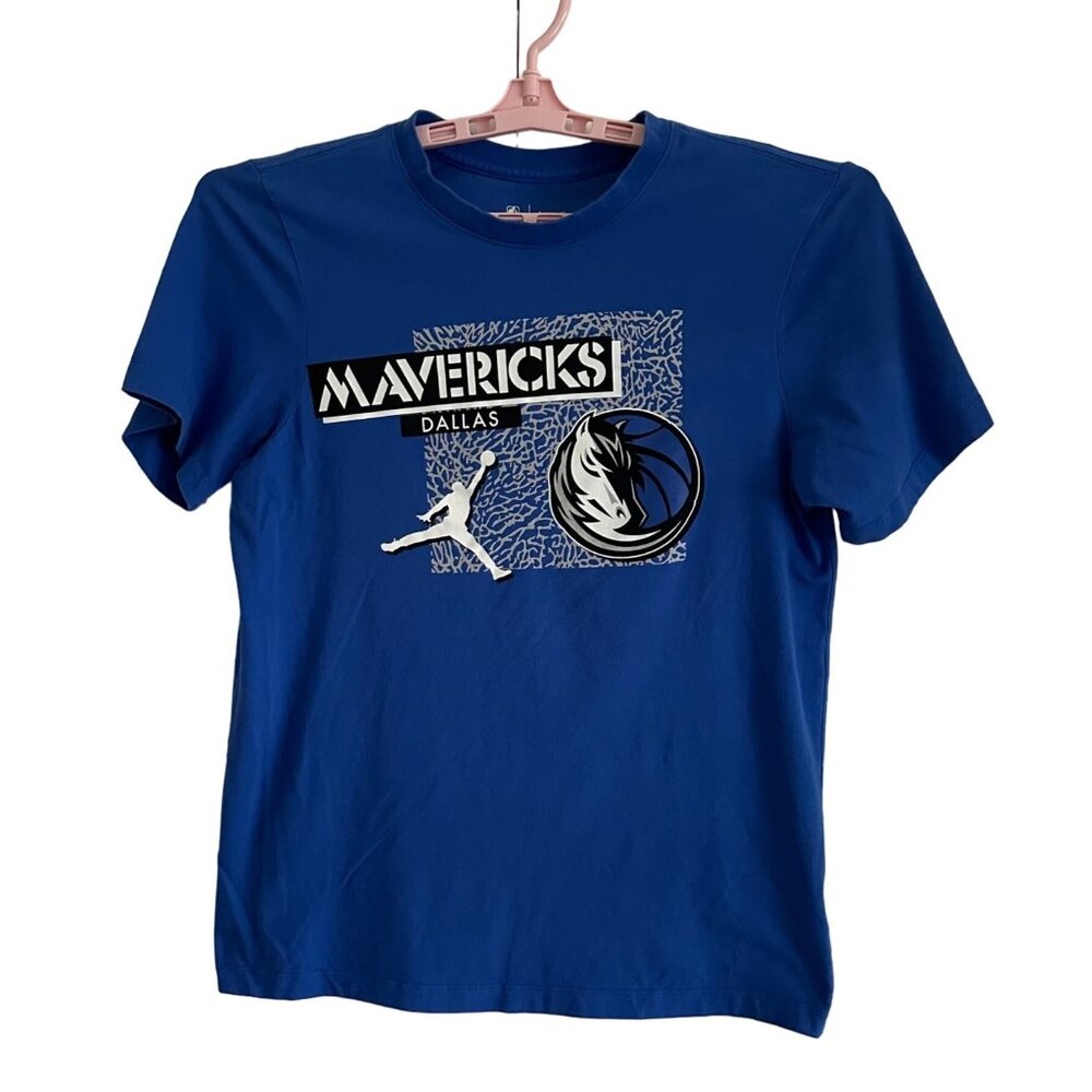 NIKE Dri-Fit Athletic Cut Dallas Mavericks NBA Short Sleeve T-Shirt Sz M